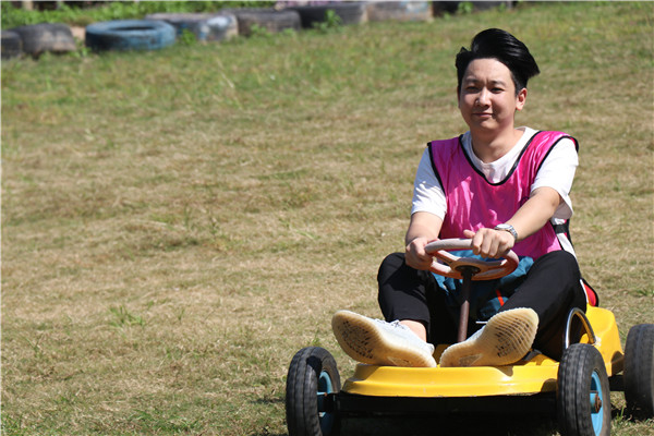 ▲图为开元官方内贸部“草地卡丁车”环节