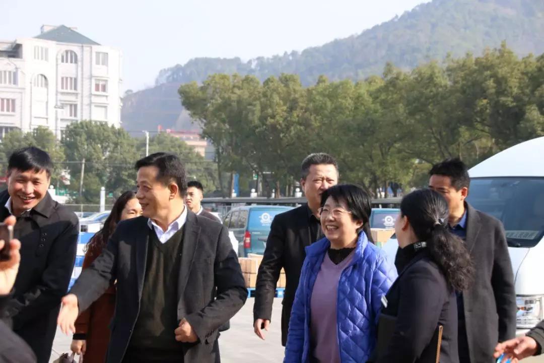 浙江省工会副主席张卫华女士一行来开元官方慰问调研